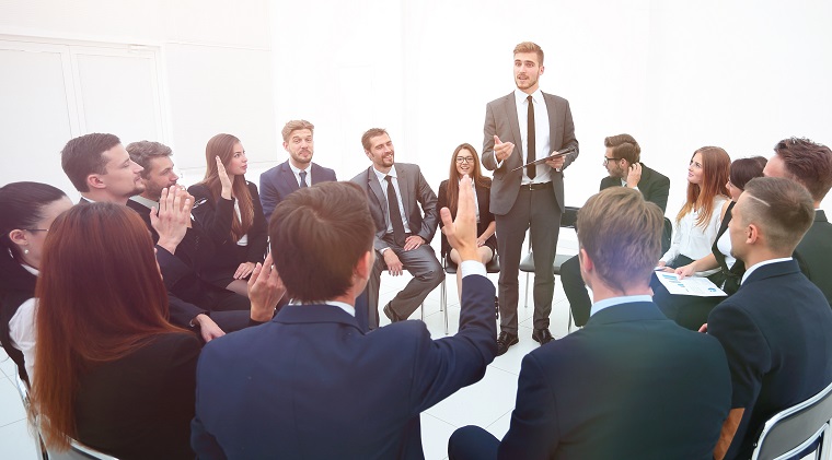 企業(yè)管理培訓(xùn)經(jīng)典20：何把握與人溝通的技巧？